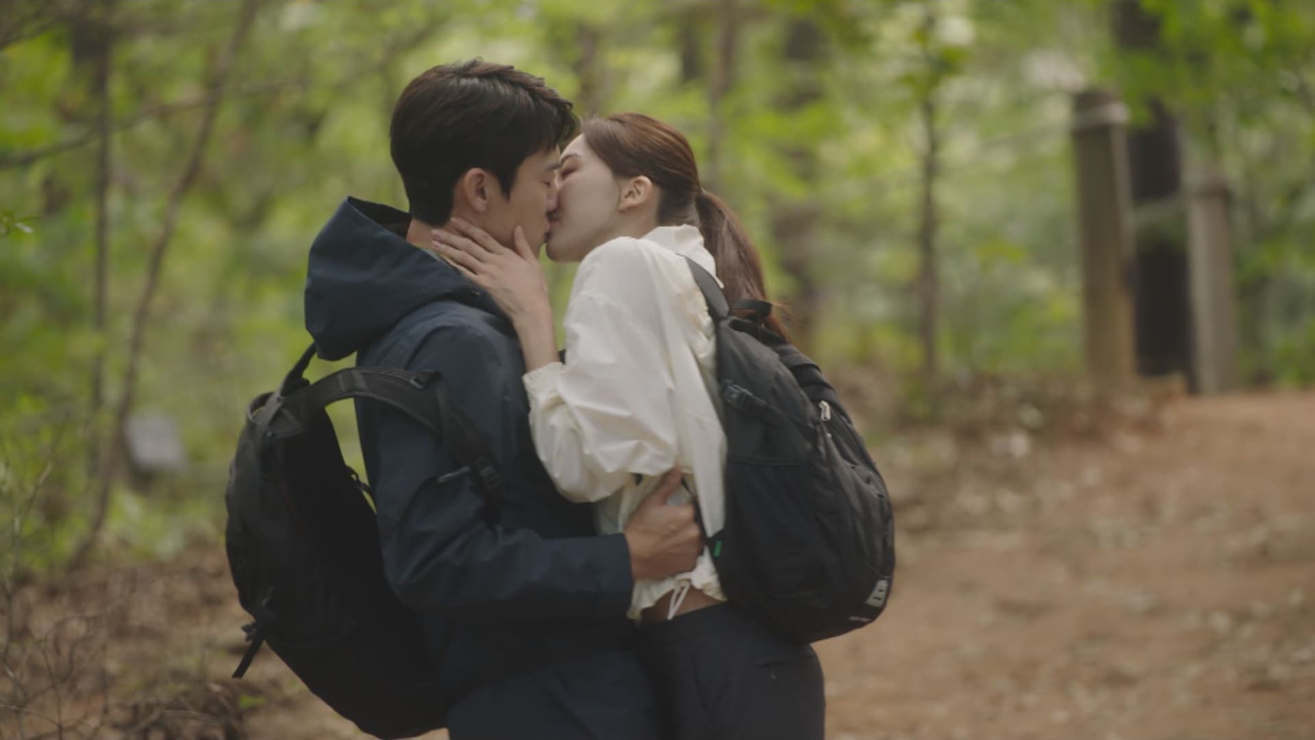 The Interest of Love (2022) Episodio 7 thumbnail