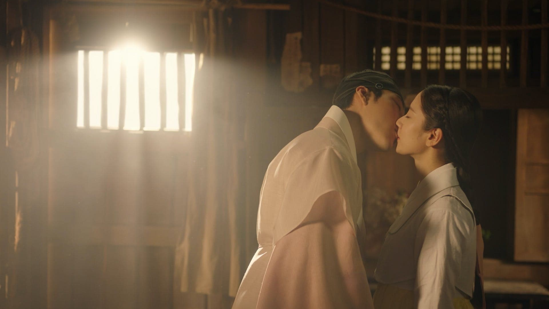 Joseon Attorney: A Morality (2023) Episodio 16 thumbnail