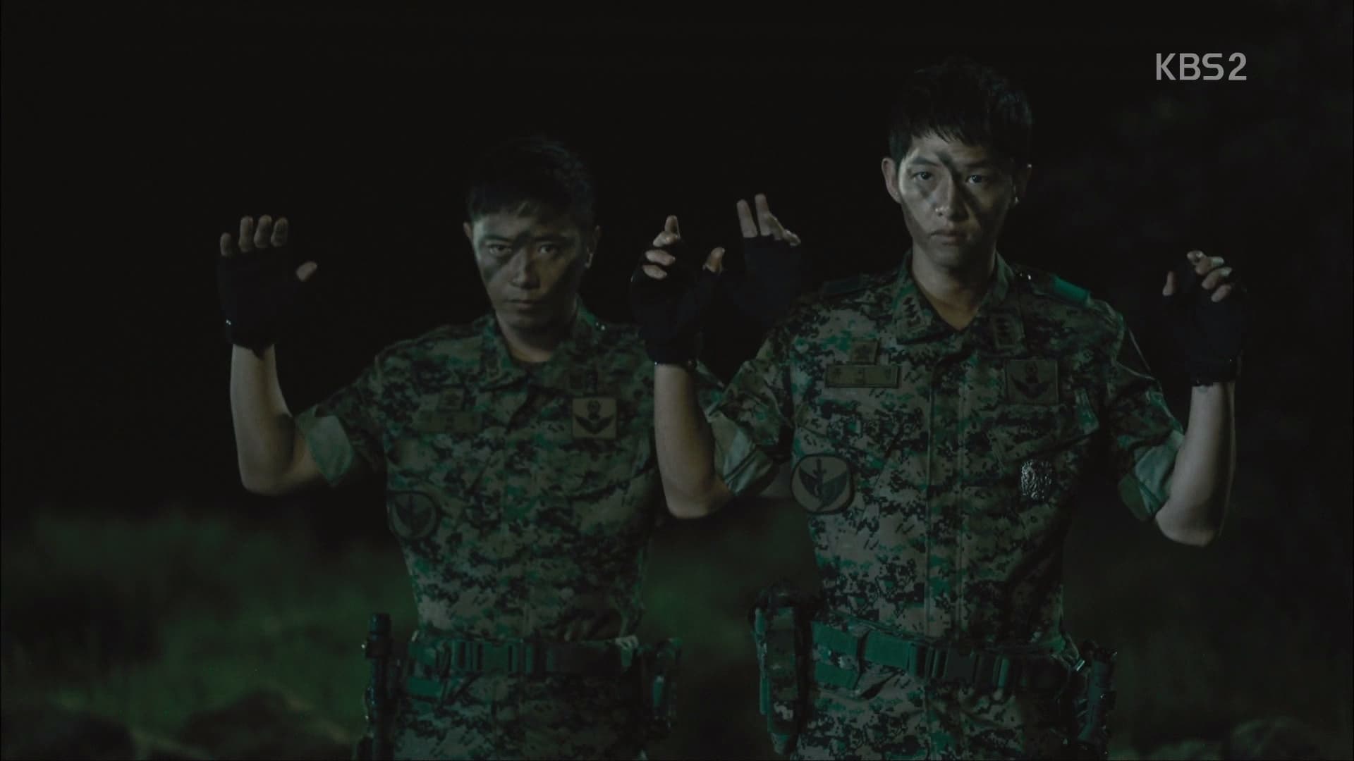 Descendants of the Sun (2016) Episodio 1 thumbnail