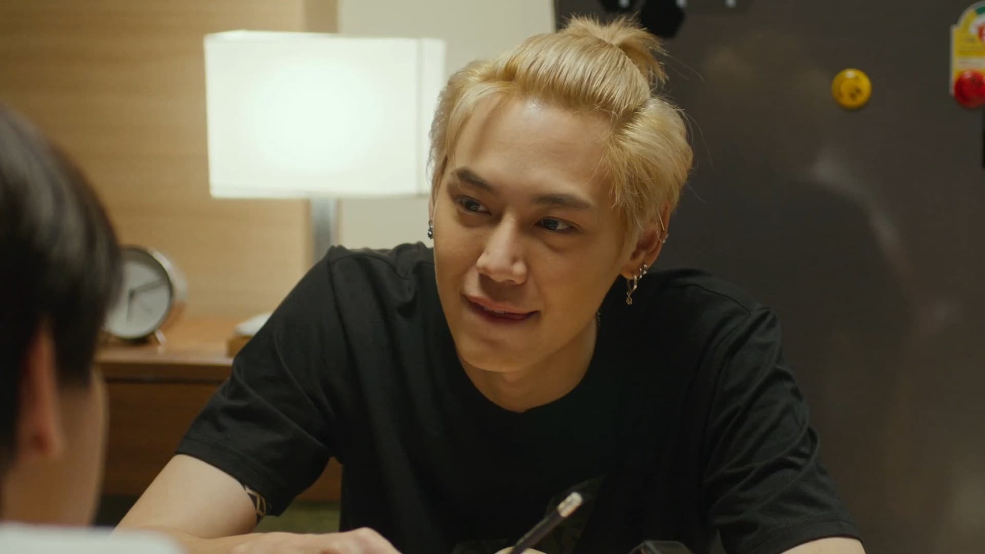 Between Us (2022) Episodio 8 thumbnail
