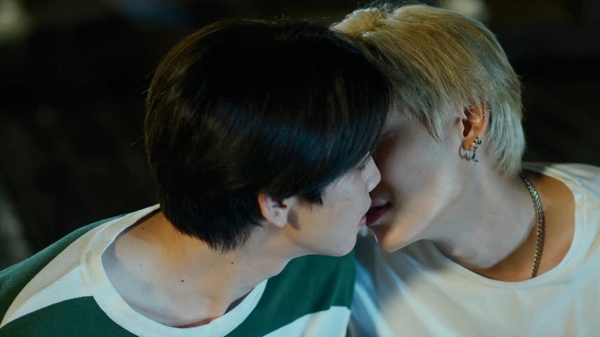 Between Us (2022) Episodio 10 thumbnail