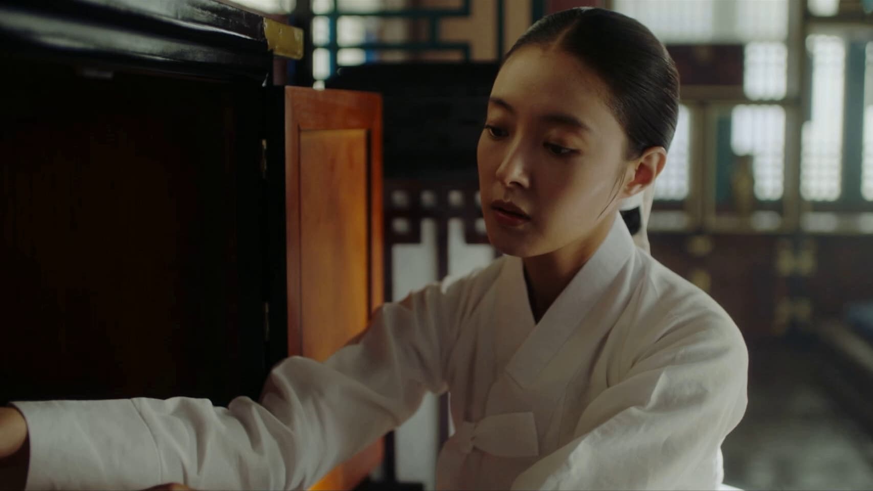 The Red Sleeve (2021) Episodio 12 thumbnail