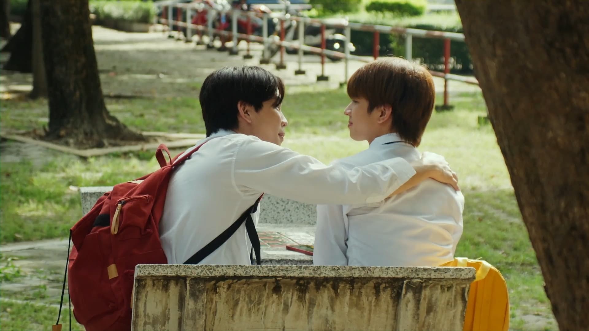Between Us (2022) Episodio 1 thumbnail