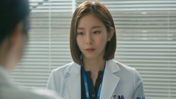 Ghost Doctor (2022) Episodio 13 thumbnail
