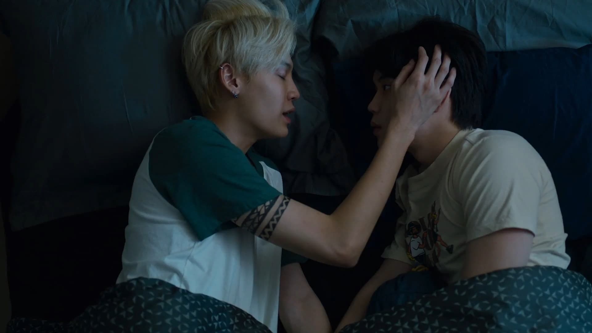 Between Us (2022) Episodio 5 thumbnail
