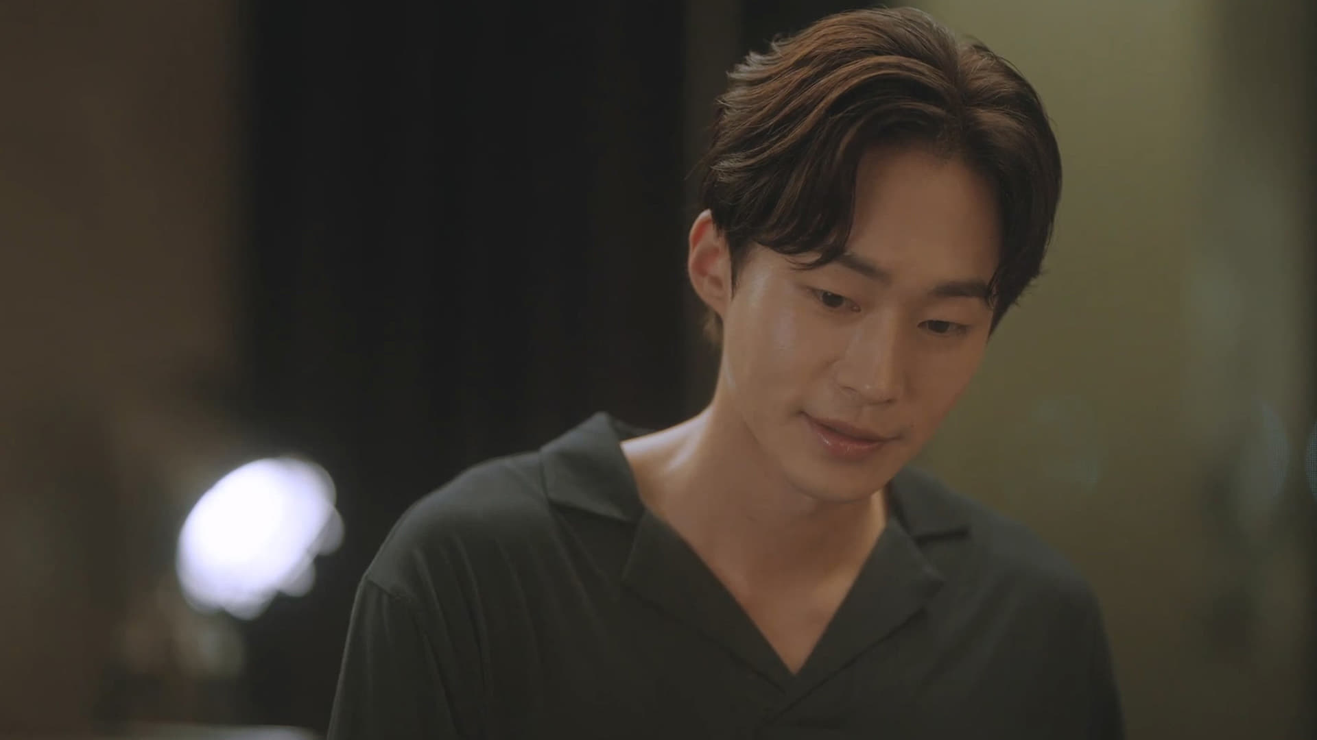 Strangers Again (2023) Episodio 5 thumbnail